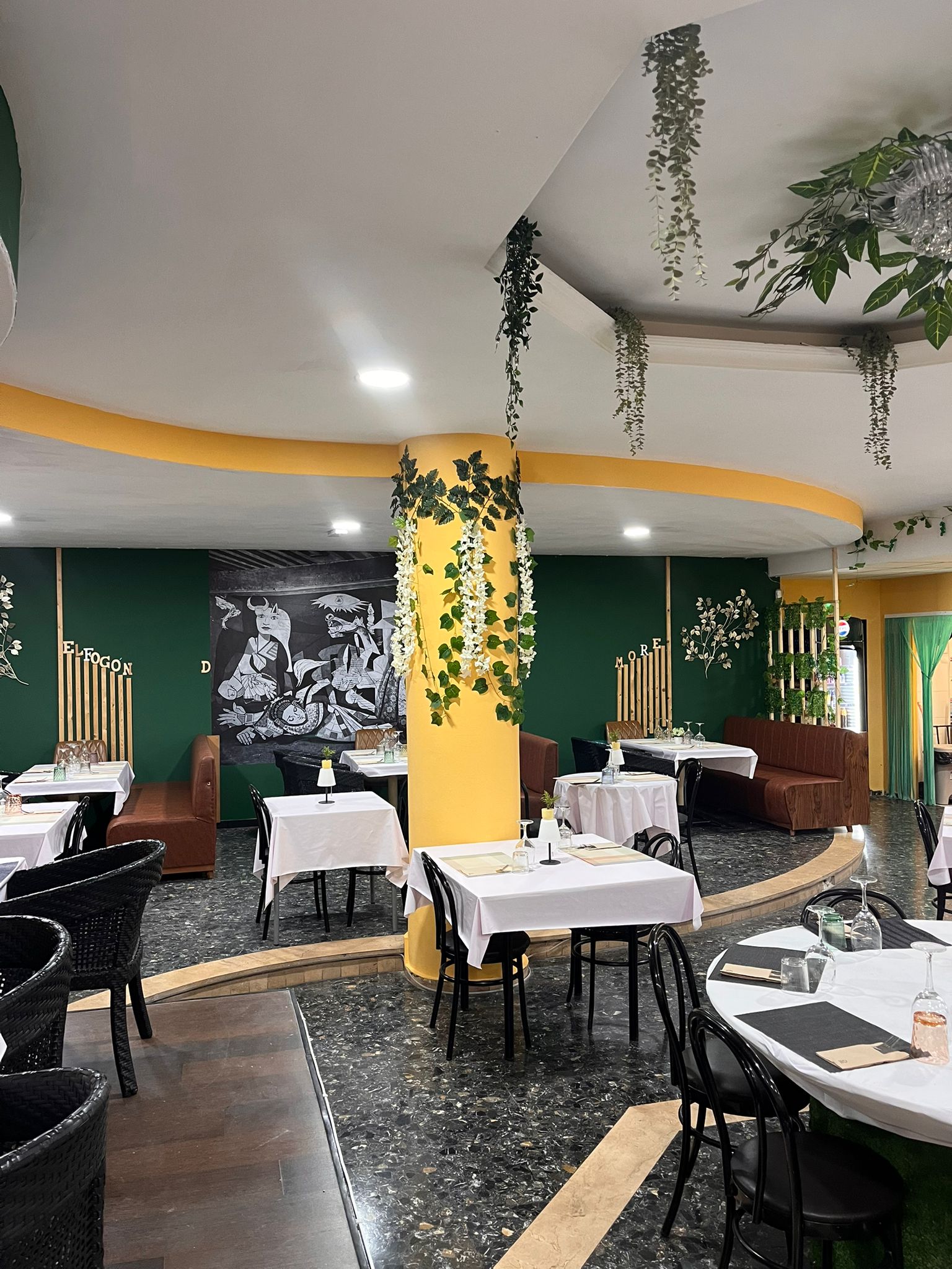 Interior del restaurante en Alzira